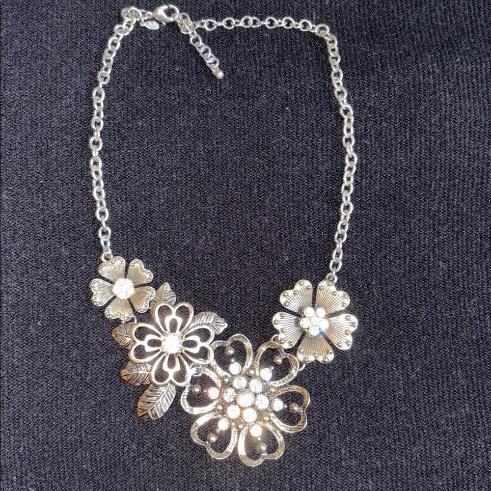 Premier Design Rhinestone Flower Necklace Goldtone - Picture 6 of 7